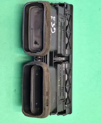 BMW 5 E39 Dash center air vent grill 8391179