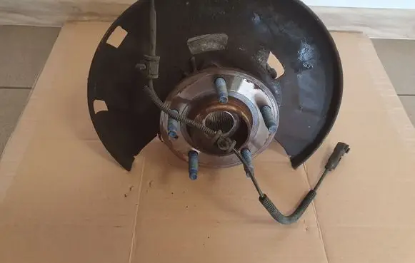 Opel Astra J Front wheel hub