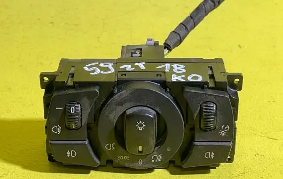 BMW 5 E60 E61 Tailgate/trunk/boot open switch RZ1R2P3K5