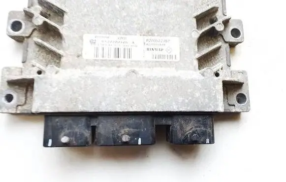 Renault Clio III Engine control unit/module 8200522357