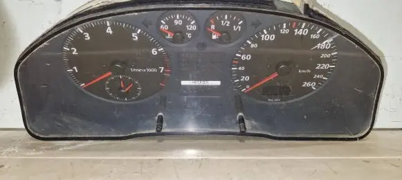 Audi A4 S4 B5 8D Speedometer (instrument cluster) Au0004001