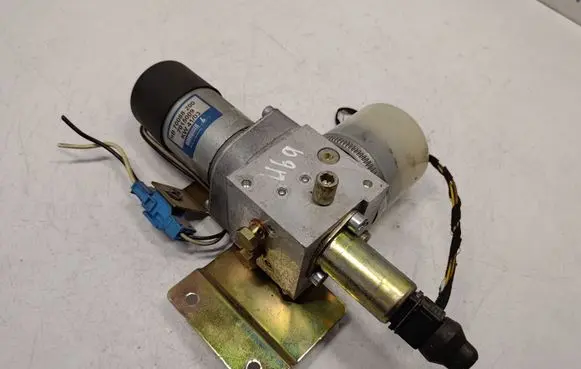 BMW 7 E65 E66 Tailgate hydraulic pump motor 7015009 51247137999 51247202867