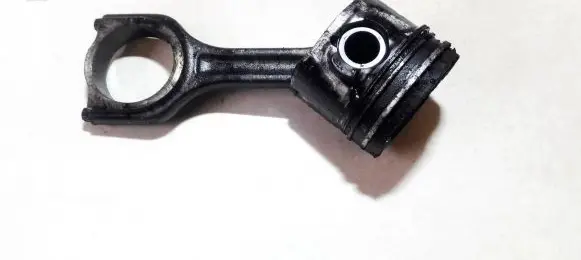 Ford Focus Piston with connecting rod