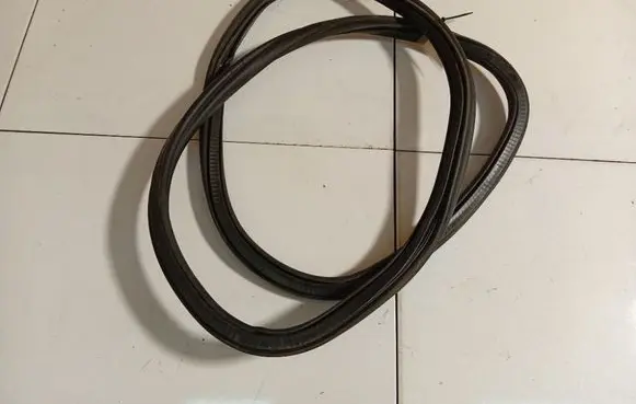 Audi A6 S6 C6 4F Trunk rubber seal (body) 