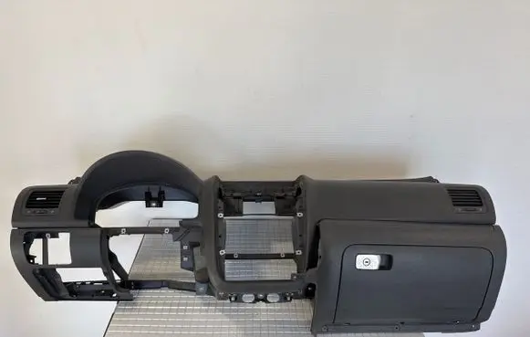 Volkswagen Golf V Dashboard 1K1857669 1K1858295 1155D300436