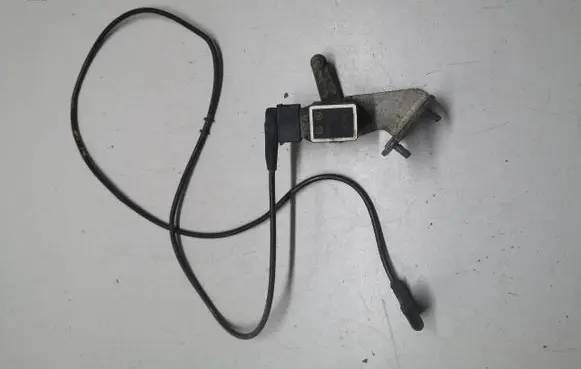 Mercedes-Benz CLS C219 Air suspension front height level sensor A0105427717