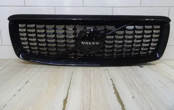 Volvo XC90 Front bumper upper radiator grill 31698387