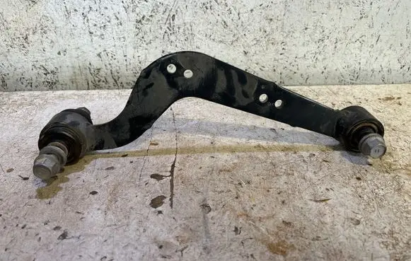 Toyota RAV 4 (XA40) Rear control arm