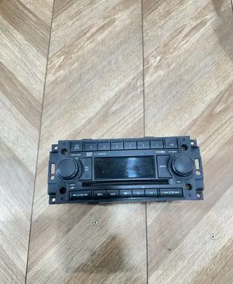Chrysler 300 - 300C Radio/CD/DVD/GPS head unit P05064067AE
