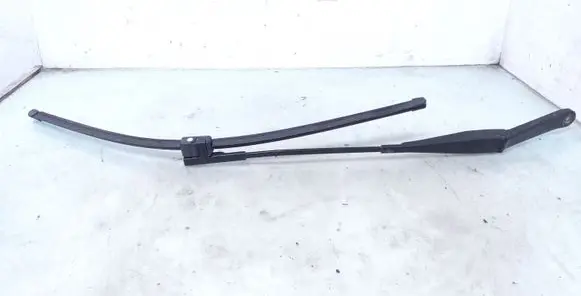 Ford Focus Windshield/front glass wiper blade 4M5117526AB