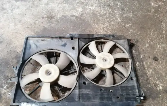 Toyota RAV 4 (XA30) Fan set 4227501372