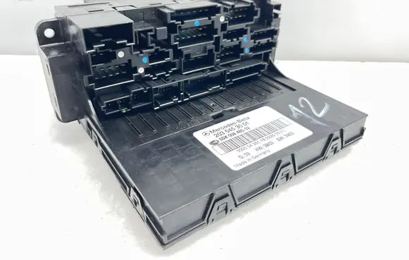 Mercedes-Benz C W203 Fuse module 2035453001 5DK00848552