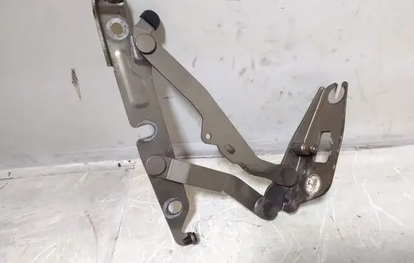 Audi A6 S6 C6 4F Tailgate/trunk/boot hinge 4F5827301