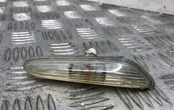 BMW 5 E60 E61 Front fender indicator light 8382104