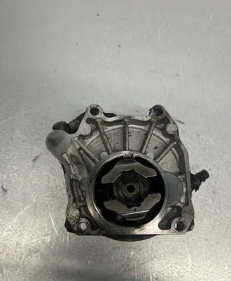Opel Zafira B Vacuum pump 8824