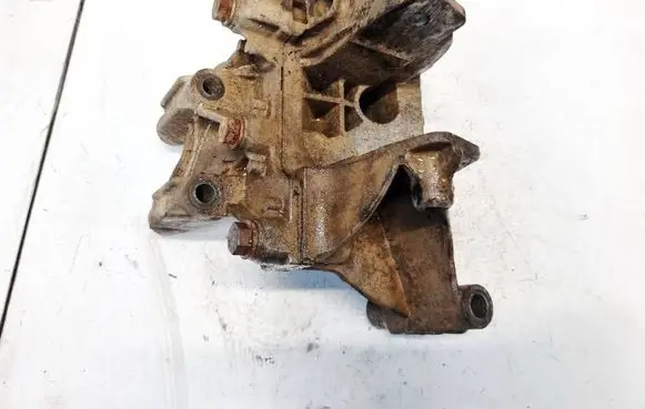Volkswagen Transporter - Caravelle T5 Engine mounting bracket 070199343B