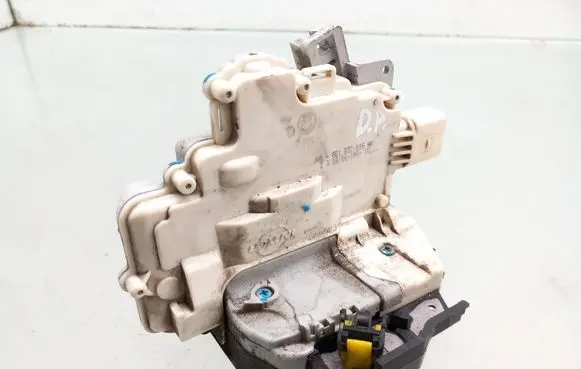 Audi A4 S4 B7 8E 8H Front door lock 8E1837016AA