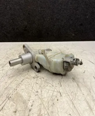 Volkswagen Caddy Master brake cylinder 1K2611301 1K2611349A
