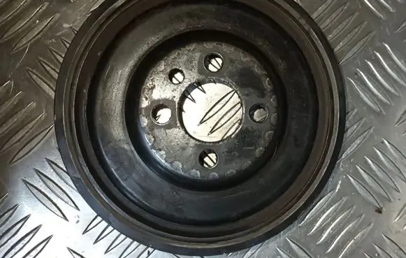Volkswagen PASSAT B8 Crankshaft pulley 03G105243