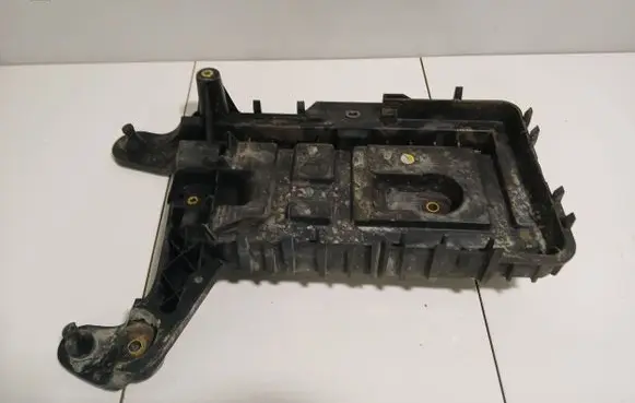 Volkswagen PASSAT B6 Battery tray 1K0915333