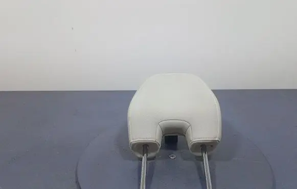 Volvo V40 Front seat headrest 
