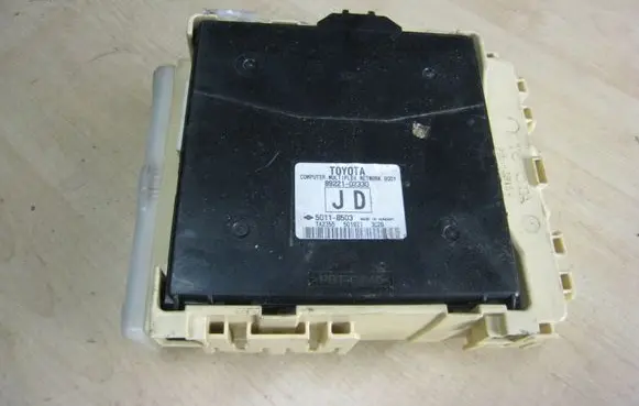 Toyota Auris E180 Comfort/convenience module 8922102330 50118503
