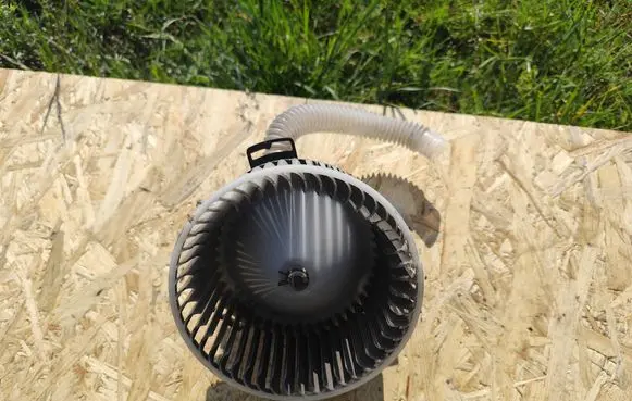Mazda 3 II Heater fan/blower 8727000870