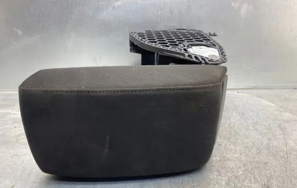 Skoda Octavia Mk2 (1Z) Armrest 3T0864207B 3200101131010100100 1Z0864207CP77