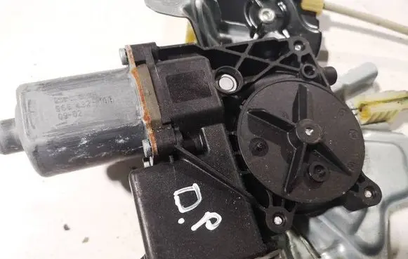 Opel Insignia A Front door window regulator motor 966432103