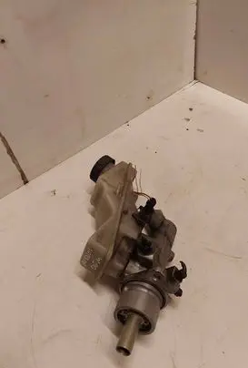 Toyota Avensis T250 Brake fluid reservoir 