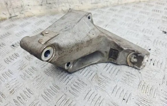 Honda Legend Engine mounting bracket