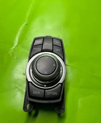 Head unit multimedia control