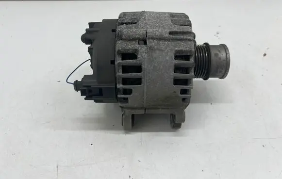 Audi Q3 F3 Generator/alternator 04C903021A