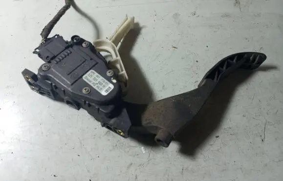 Volkswagen New Beetle Accelerator throttle pedal 1J1721503H