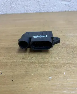 Mercedes-Benz ML W164 Glow plug pre-heat relay 0522140709 F1073