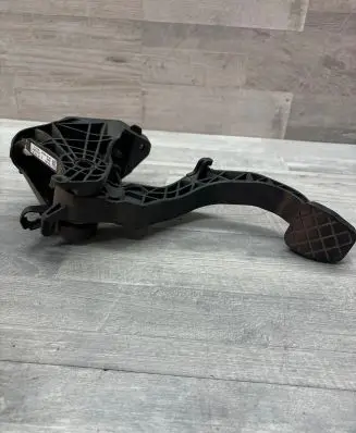 Skoda Rapid (NH) Clutch pedal 6R1721059AB 45631X