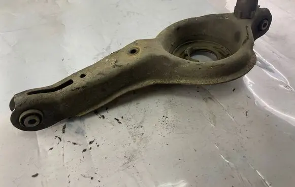 Rear upper control arm/wishbone