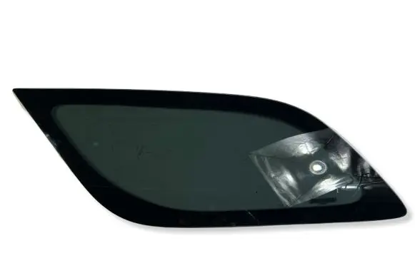 Dodge Durango III Rear side window 8757734