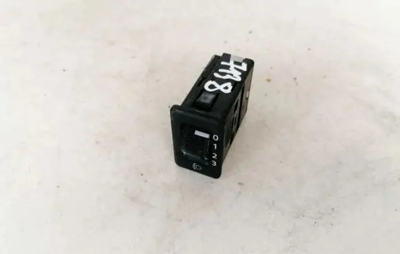 Nissan X-Trail T30 Headlight level height control switch