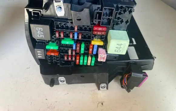Volkswagen Polo VI Fuse module 2Q0937615A 080722 S51280
