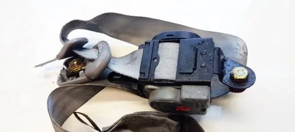 Rear seatbelt