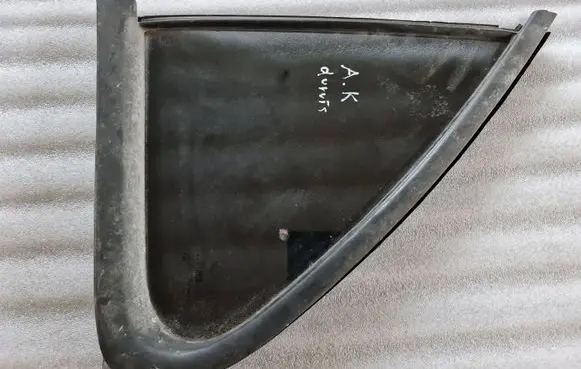 KIA Sorento Rear vent window glass 43R00240