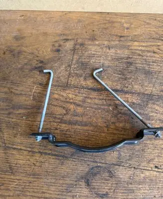 Battery bracket