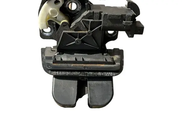 Audi A4 S4 B7 8E 8H Tailgate/trunk/boot lock/catch/latch 8P4827505C