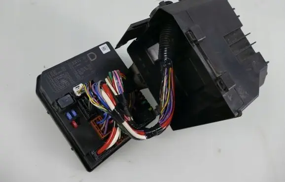 Nissan Pathfinder R51 Fuse module 284B7EB33C