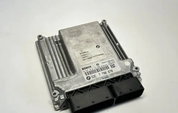 BMW 5 E60 E61 Engine control unit/module 7796678 13617796678