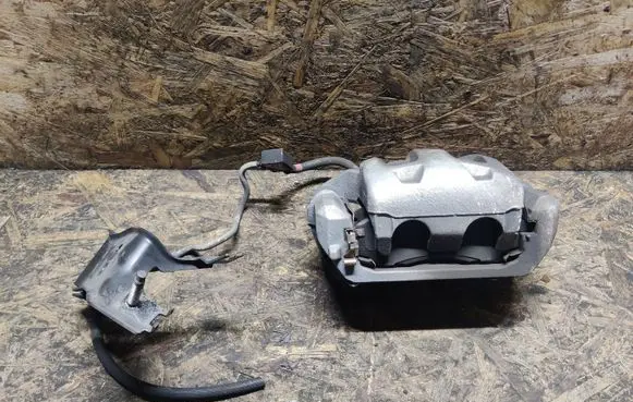 Infiniti Q70 Y51 Front brake caliper