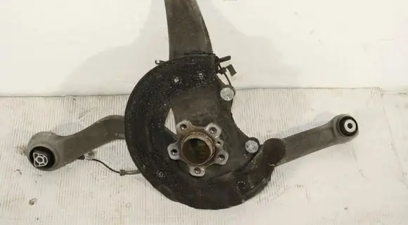 BMW 5 G30 G31 G38 Front wheel hub 6861797