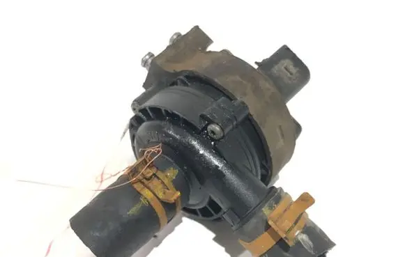 Infiniti Q70 Y51 Oil filter mounting bracket 8200807472