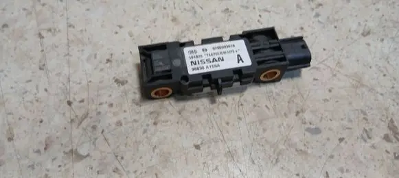 Nissan Primera Airbag deployment crash/impact sensor 0285003019 98830AY00A 101826